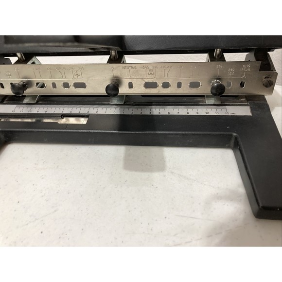 Swingline Model 440 Adjustable Heavy Duty Industrial 3 Hole Punch Ships Same Day - Picture 10 of 12